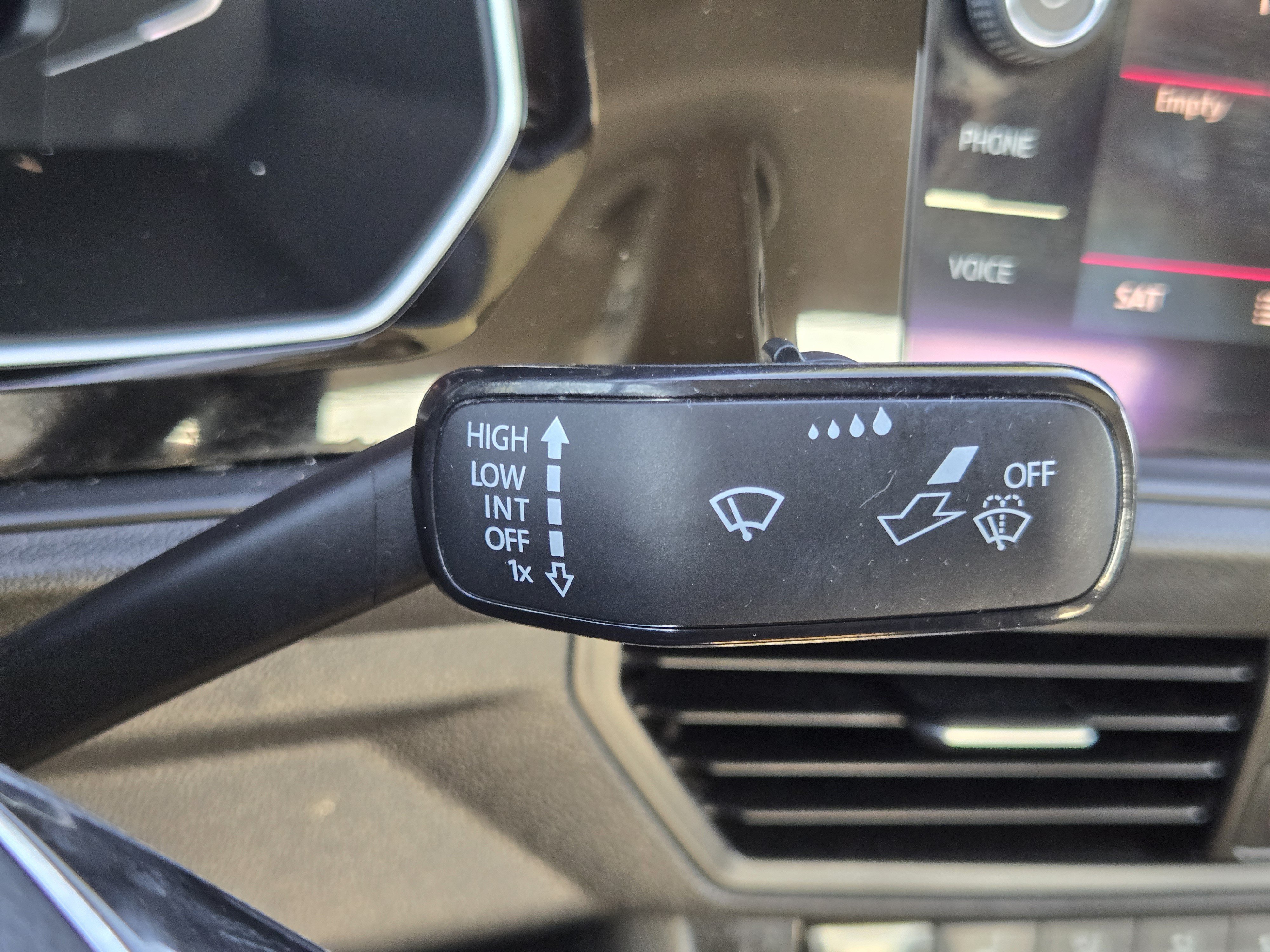Used 2019 Volkswagen Jetta SEL FWD image 18