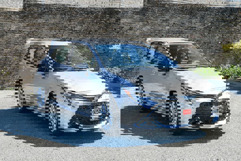 New 2026 Toyota Corolla SE FWD video 3