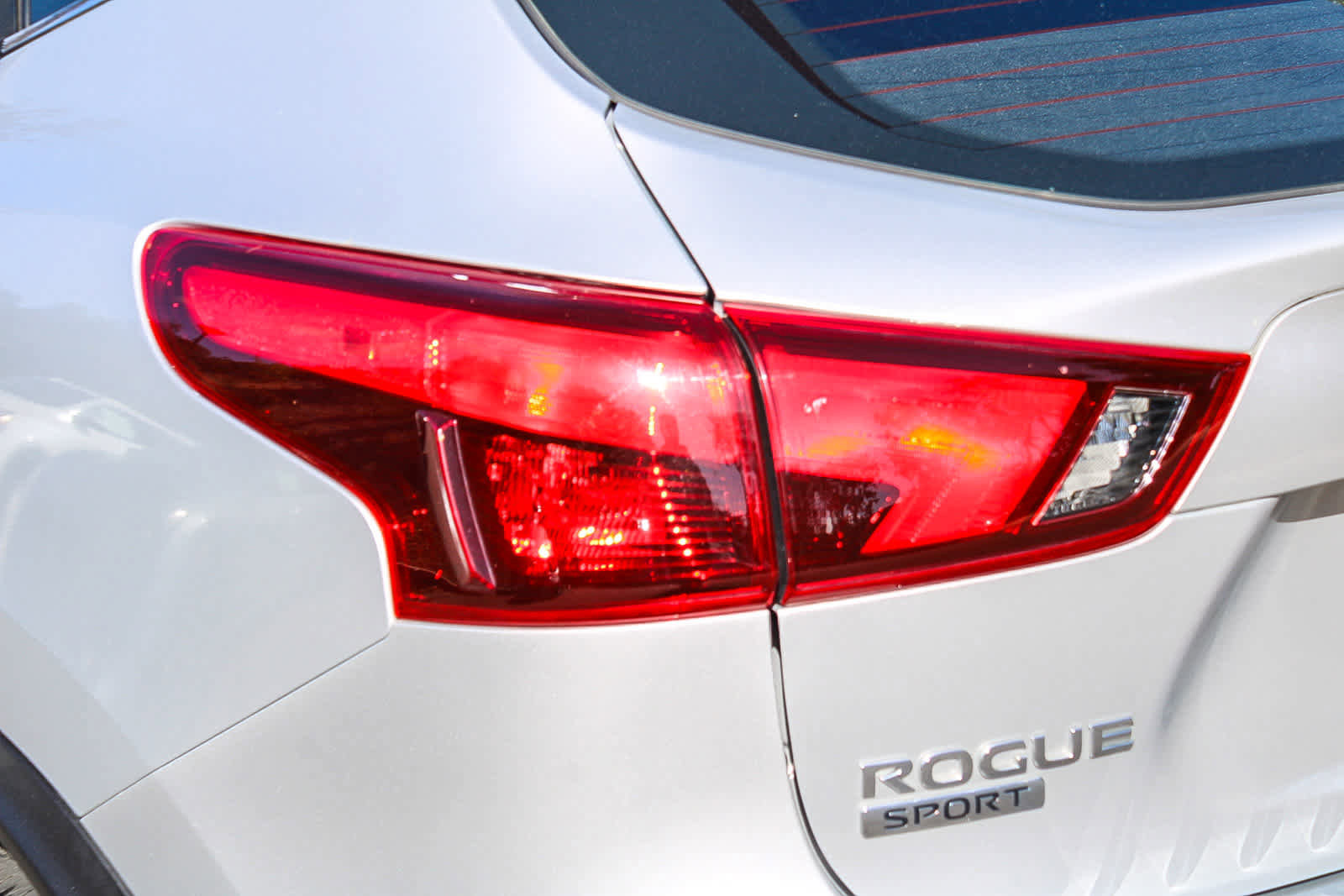 Used 2018 Nissan Rogue Sport S FWD image 7