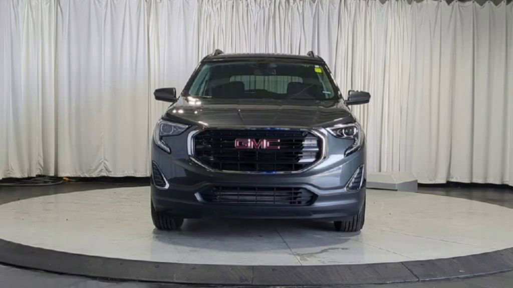 Used 2019 GMC Terrain SLE w/ Driver Convenience Package FWD image 3