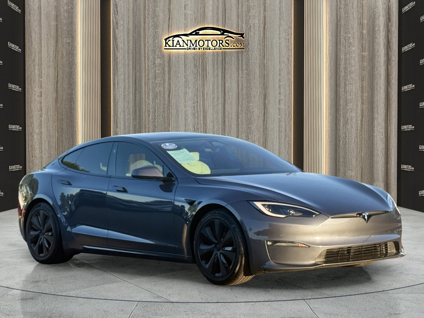 Used 2023 Tesla Model S image 1