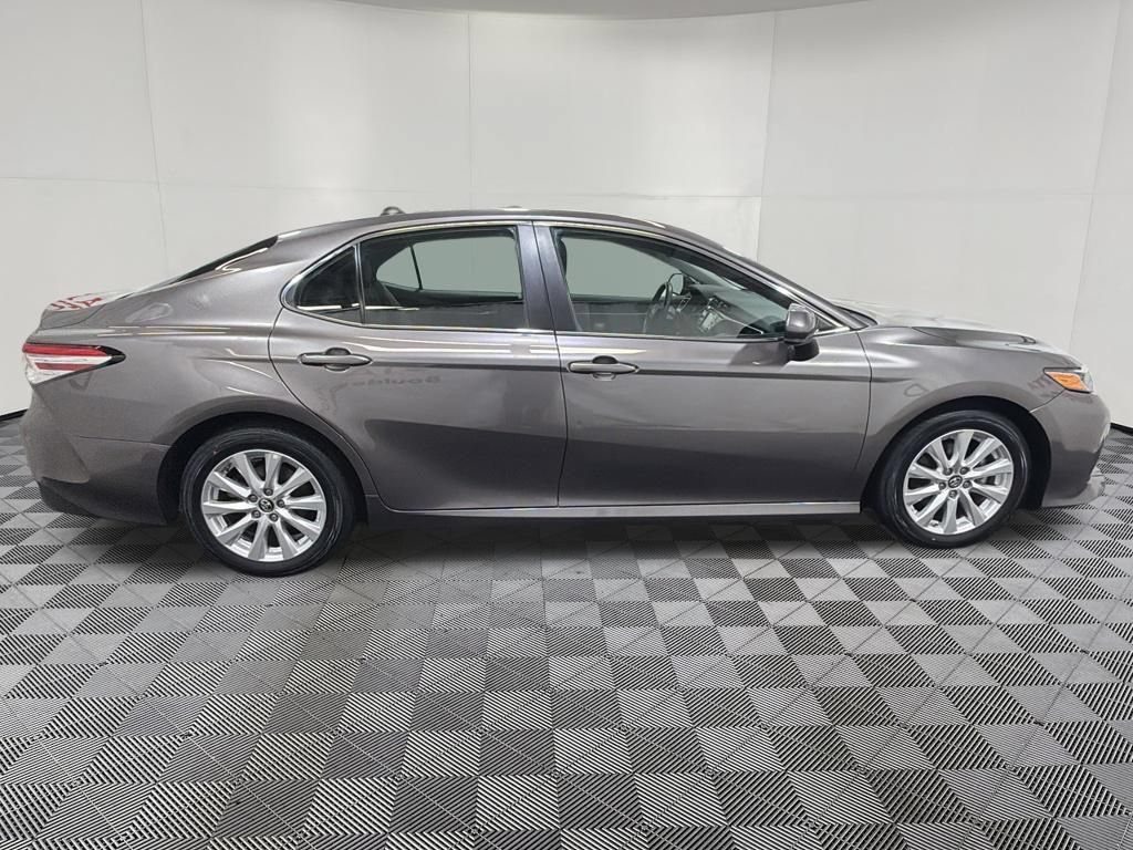 Used 2018 Toyota Camry LE FWD image 8