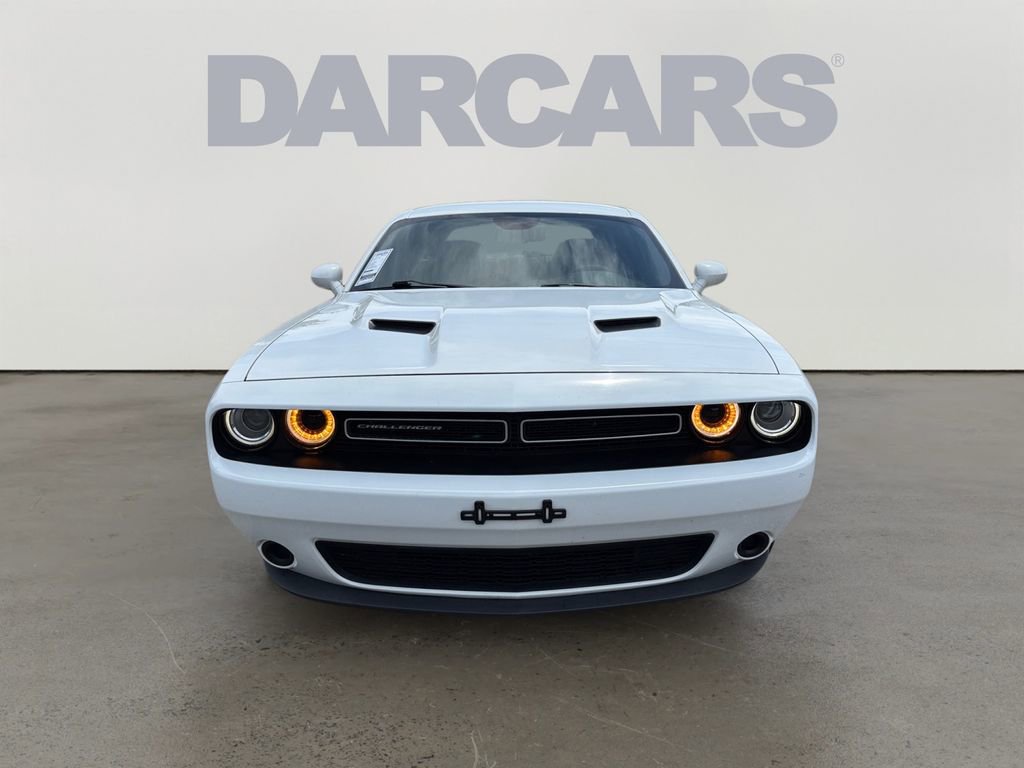 Used 2017 Dodge Challenger SXT RWD image 2