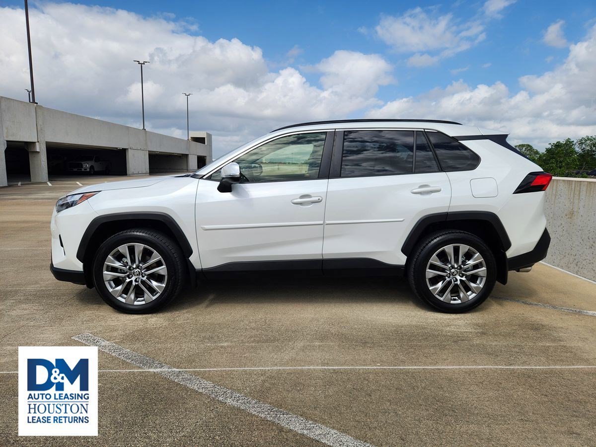 Used 2023 Toyota RAV4 XLE Premium FWD image 5