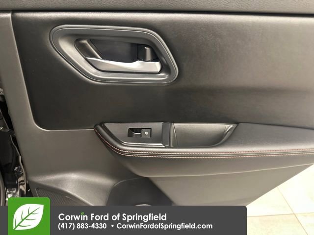 Used 2025 Nissan Rogue SV image 16