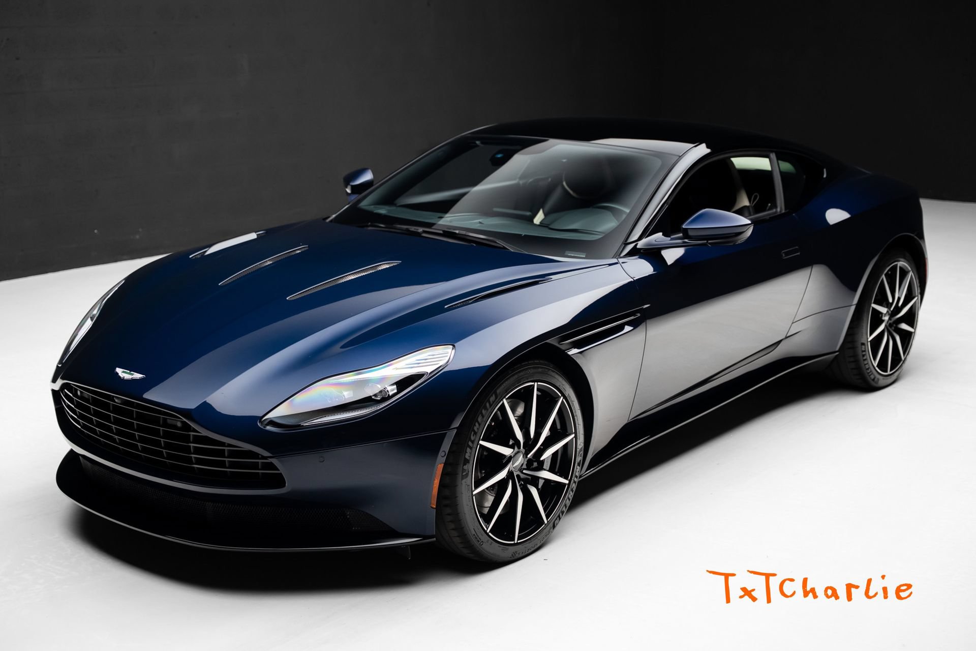 Used 2018 Aston Martin DB11 V12 RWD image 1