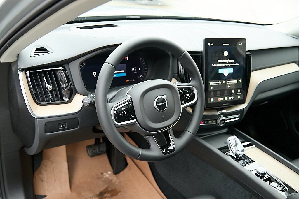 New 2026 Volvo XC60 B5 Ultra w/ Climate Package image 13