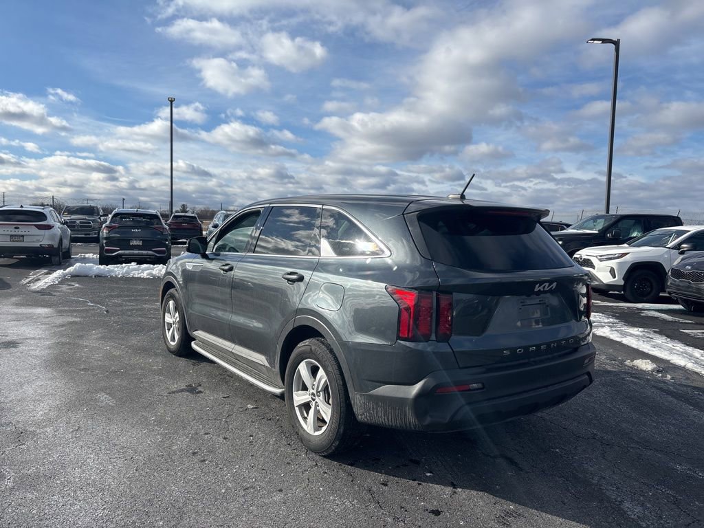 Used 2022 Kia Sorento LX image 5