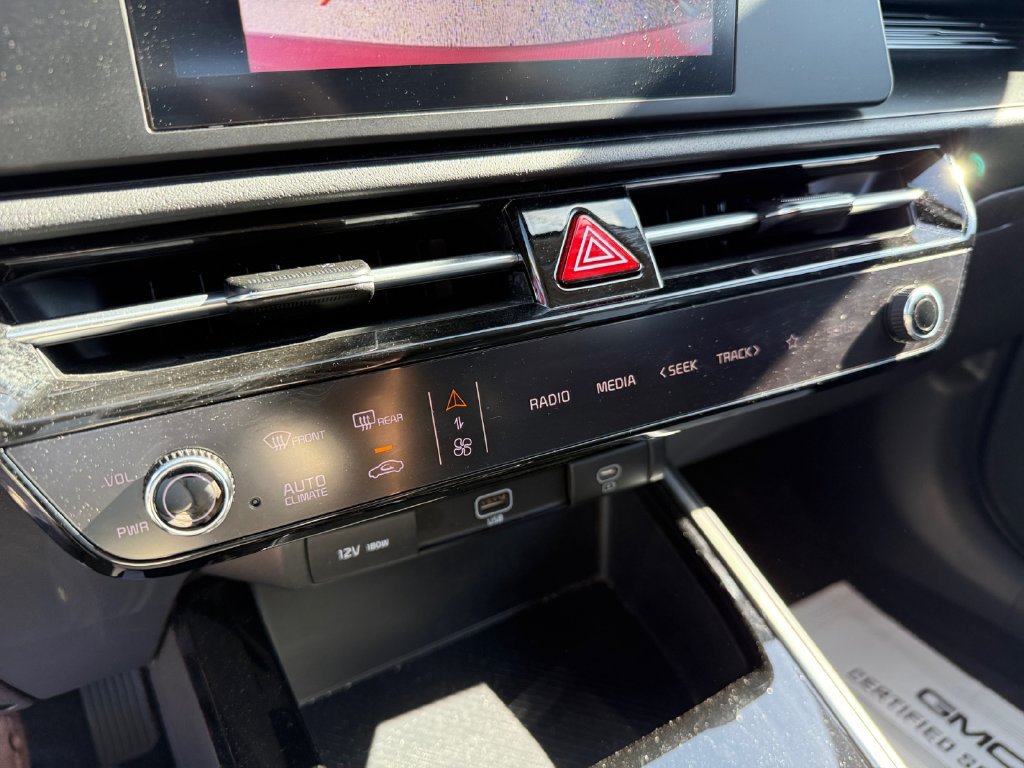 Used 2025 Kia Niro LX FWD image 28