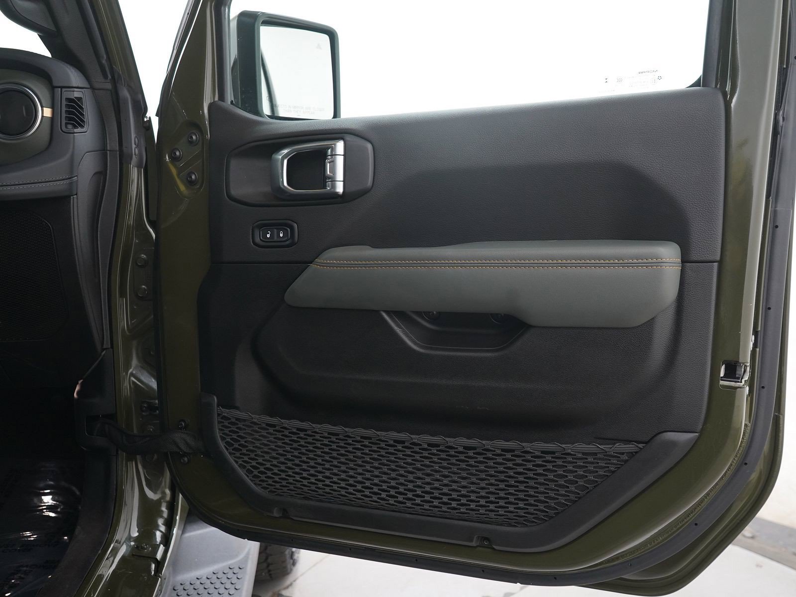 Used 2024 Jeep Wrangler High Altitude AWD/4WD image 9