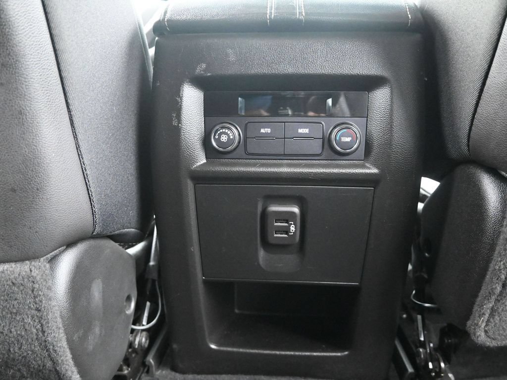 Used 2023 Chevrolet Traverse LT w/ Rear Camera Mirror Package AWD/4WD image 17