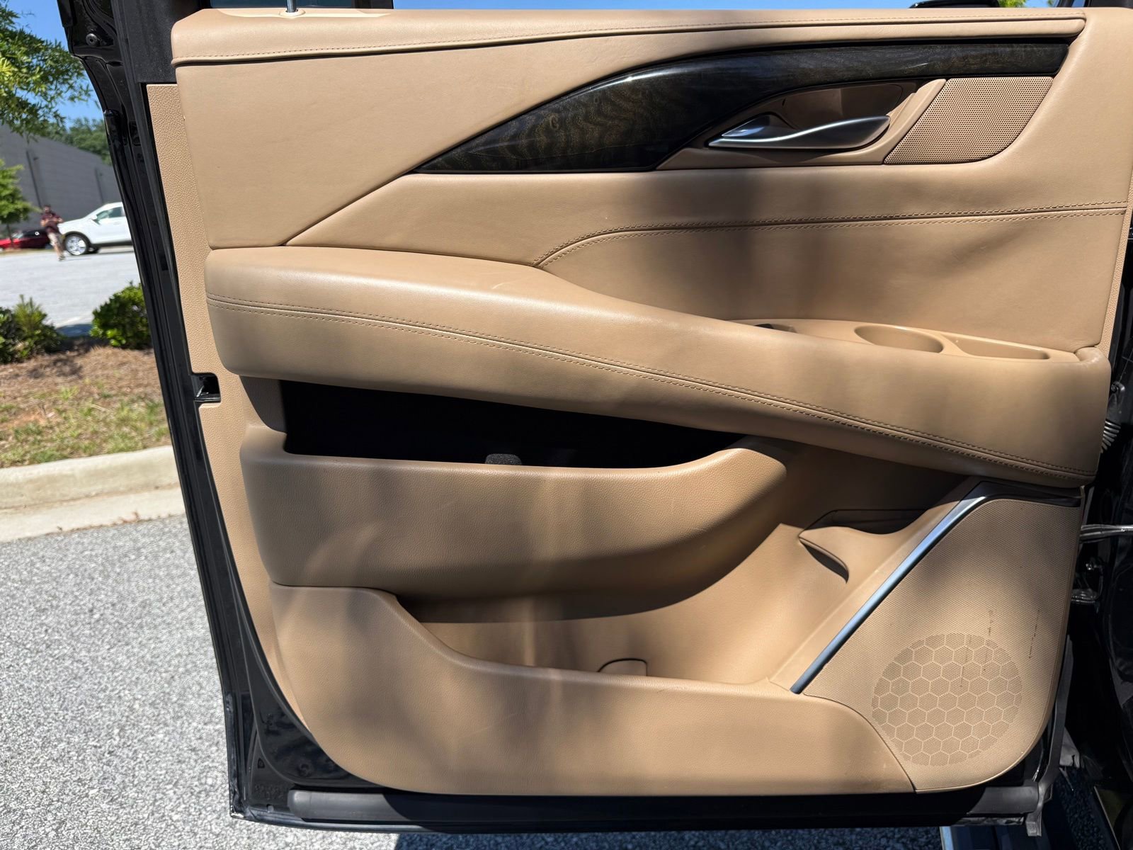 Used 2019 Cadillac Escalade ESV Platinum AWD/4WD image 46