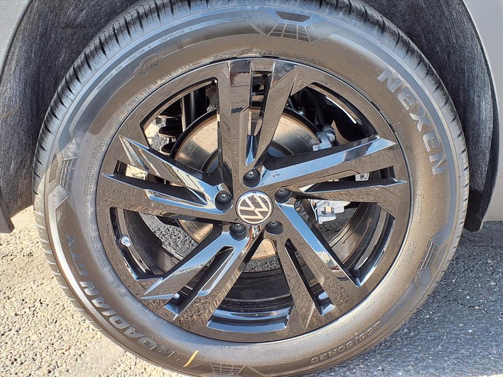 New 2026 Volkswagen Atlas Cross Sport SEL R-Line image 7