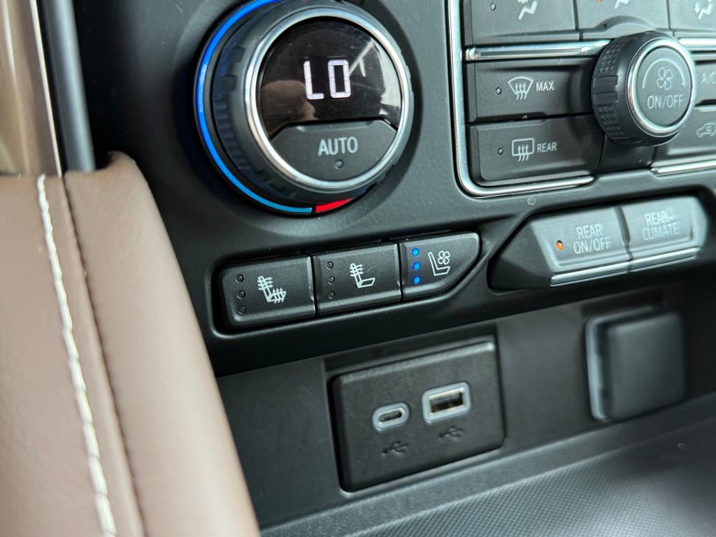 Certified 2024 Chevrolet Suburban High Country w/ Premium Package 2 AWD/4WD image 47