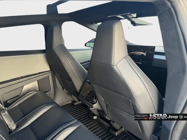 Used 2024 Tesla Cybertruck AWD Crew Cab image 28