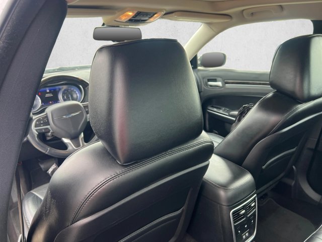 Used 2016 Chrysler 300 C RWD image 18