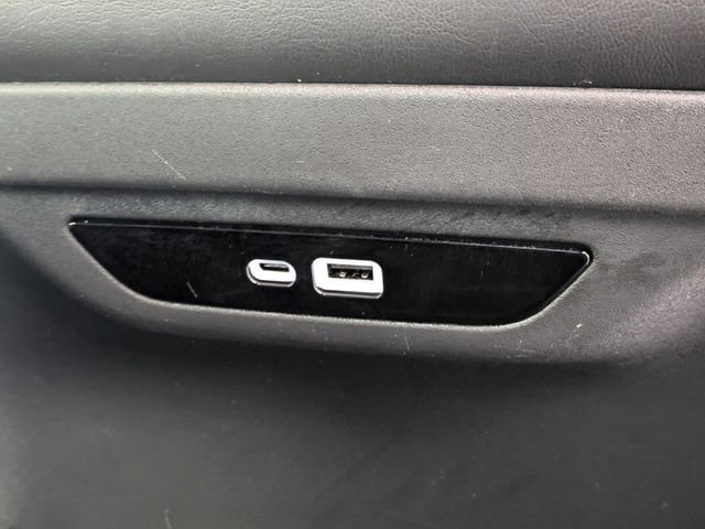 Used 2025 Chrysler Pacifica Select image 32