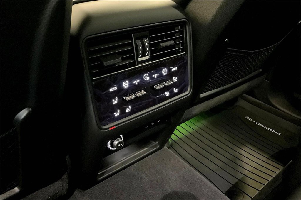 Used 2025 Porsche Cayenne GTS image 33