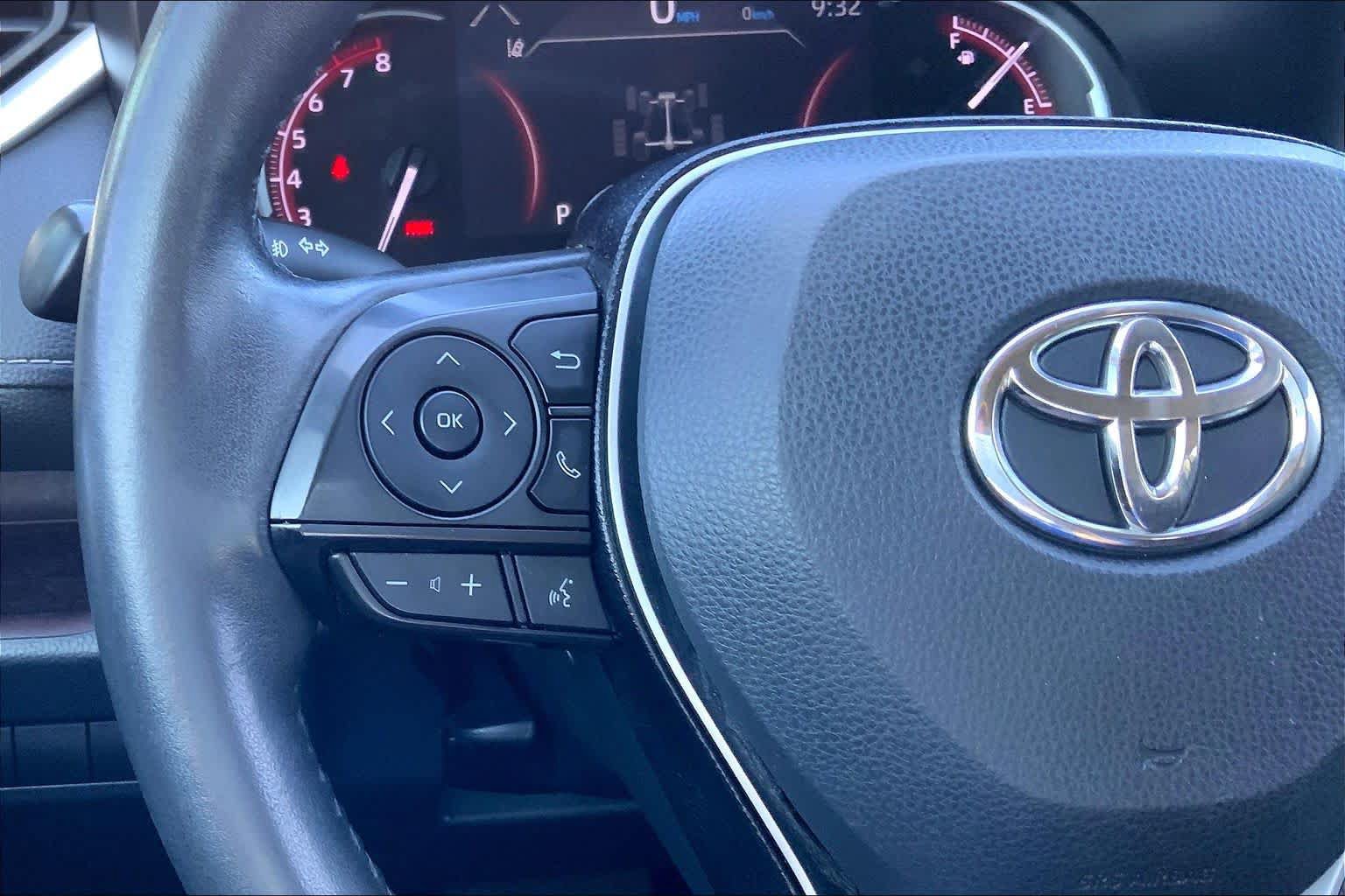 Used 2020 Toyota RAV4 Limited AWD/4WD image 24