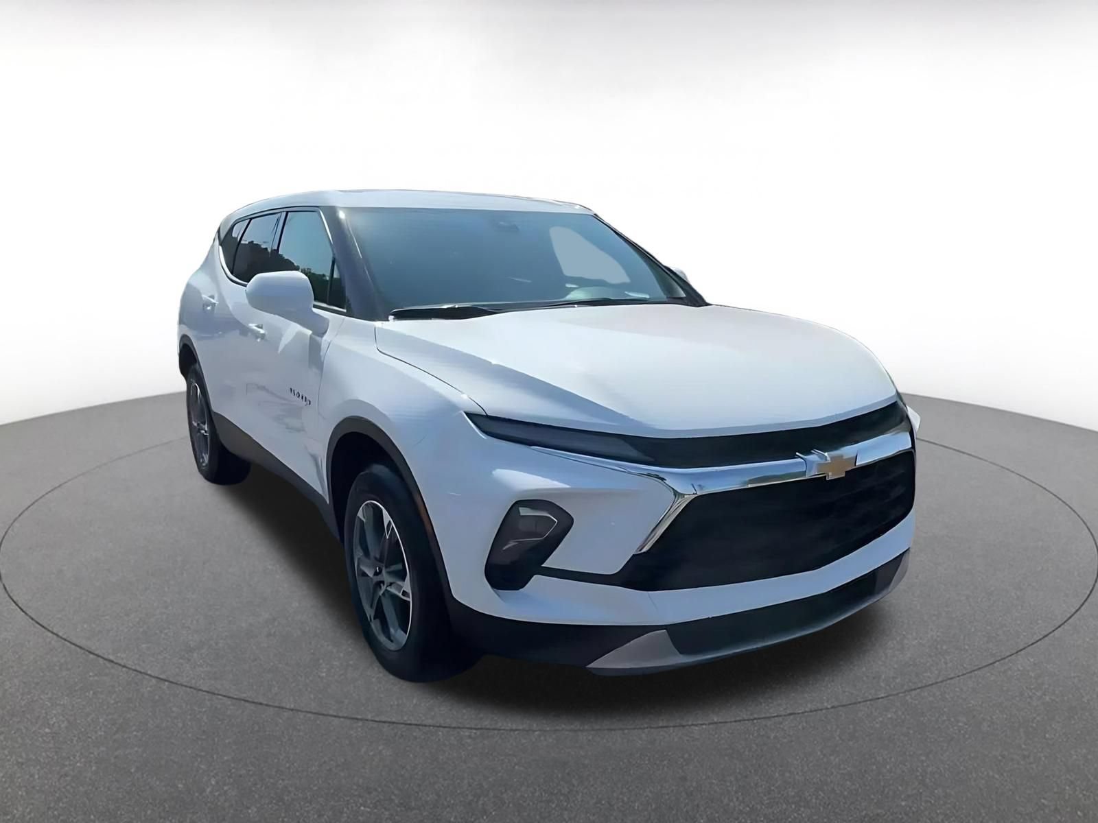Used 2026 Chevrolet Blazer LT FWD image 3