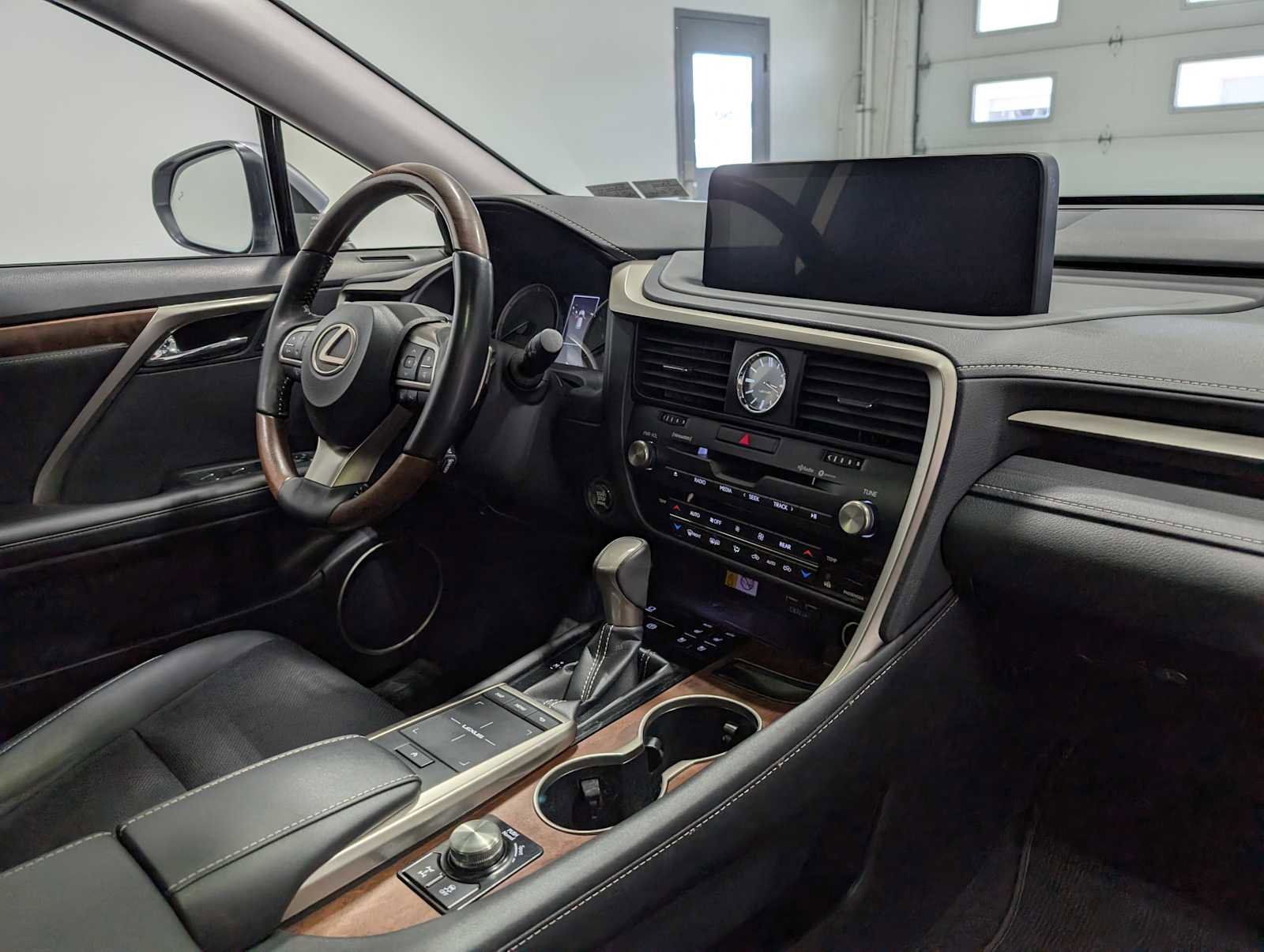 Used 2022 Lexus RX 350L Premium w/ Premium Package image 45