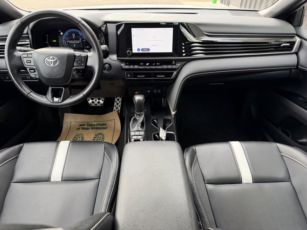 Used 2025 Toyota Camry SE image 13