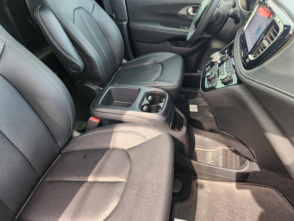 New 2025 Chrysler Pacifica Select image 10