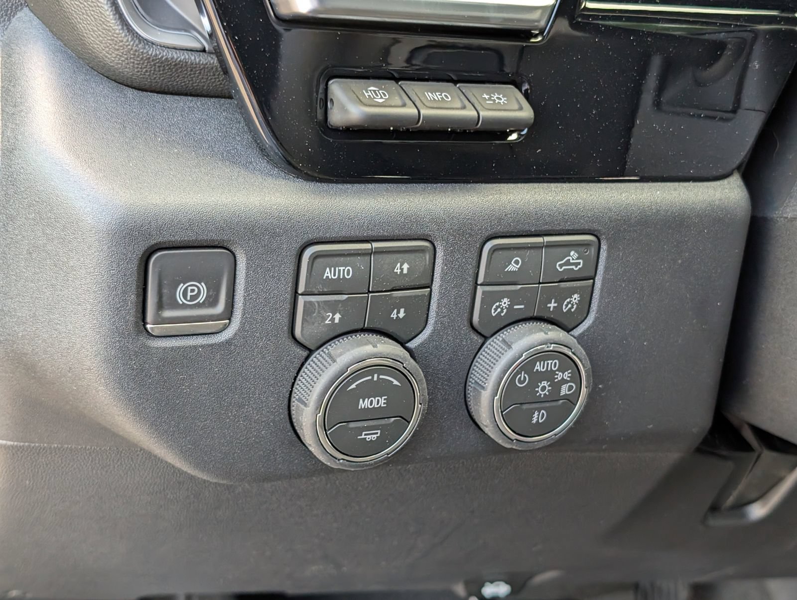 New 2026 Chevrolet Silverado 2500 High Country w/ High Country Premium Package AWD/4WD image 21