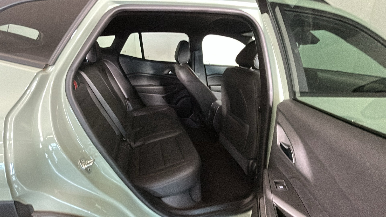 Used 2024 Chevrolet Trax RS w/ Driver Confidence Package FWD image 36