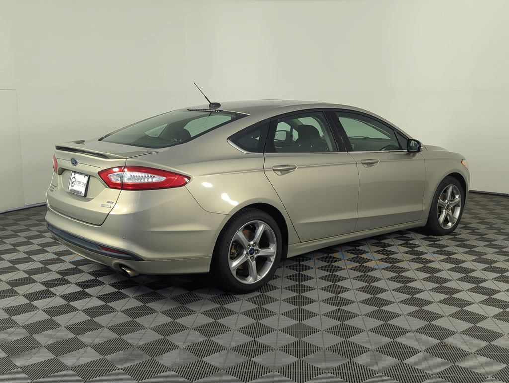 Used 2015 Ford Fusion SE w/ Equipment Group 201A FWD image 7