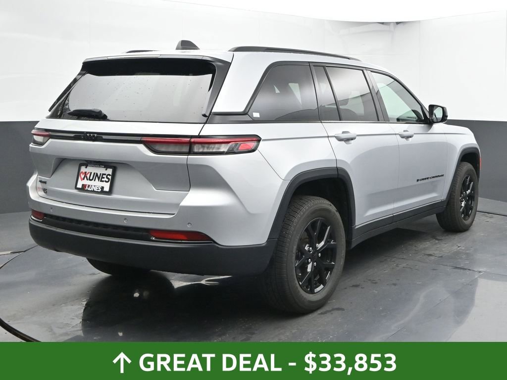 Used 2024 Jeep Grand Cherokee Altitude image 11