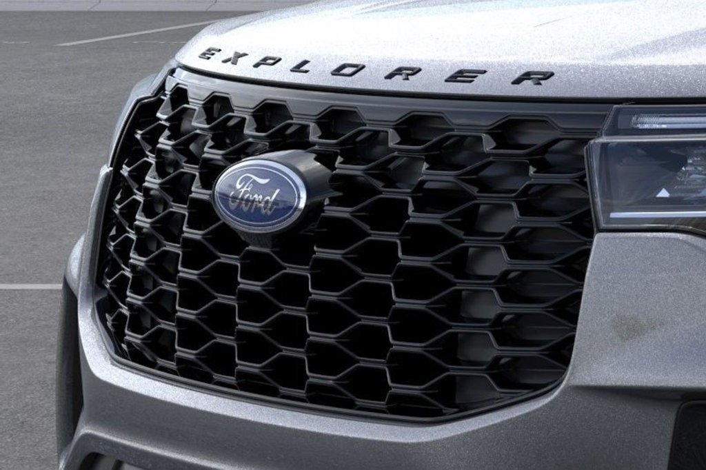 Used 2025 Ford Explorer ST-Line w/ Premium Package RWD image 43
