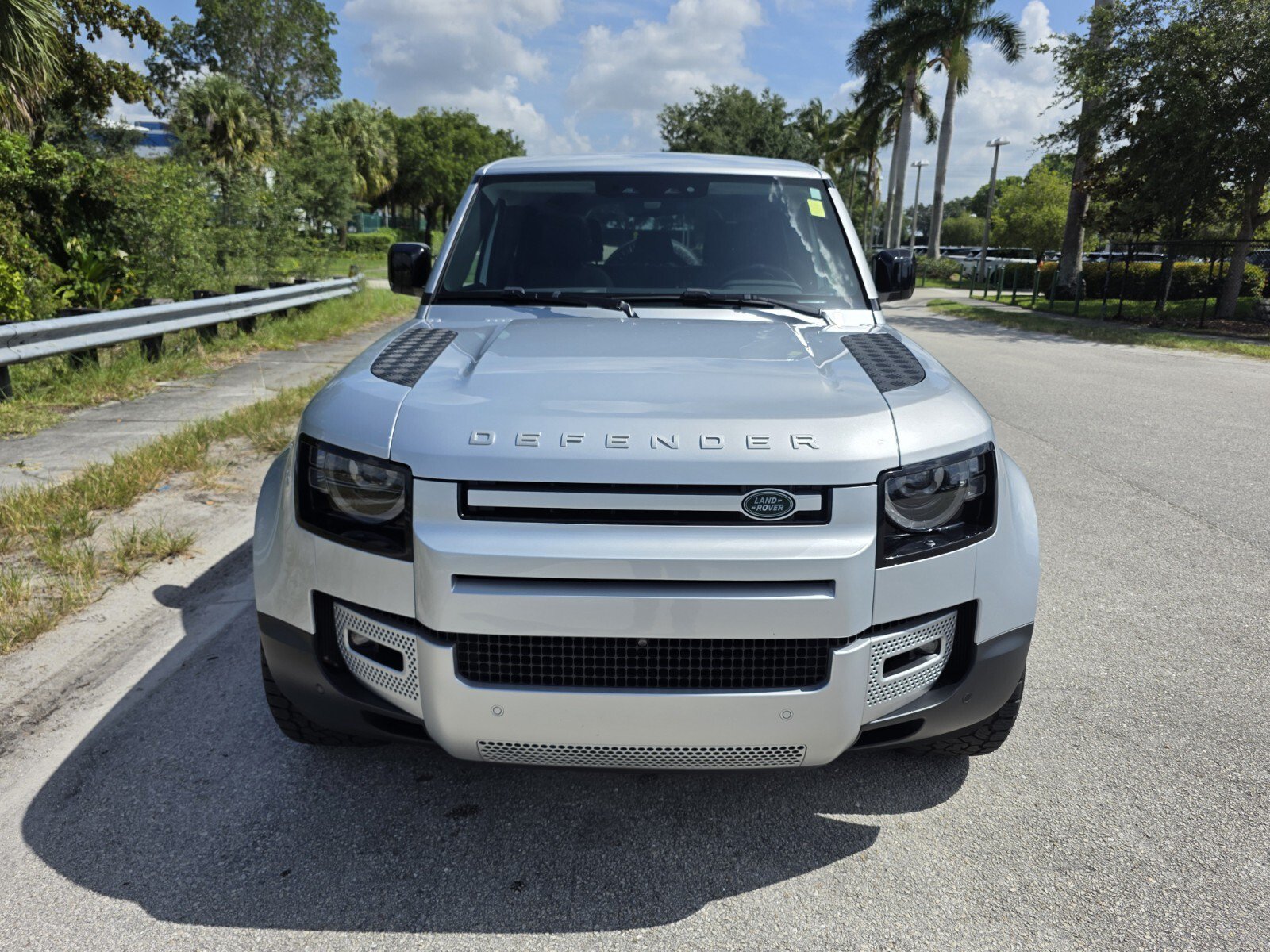 Certified 2024 Land Rover Defender 110 SE AWD/4WD image 8