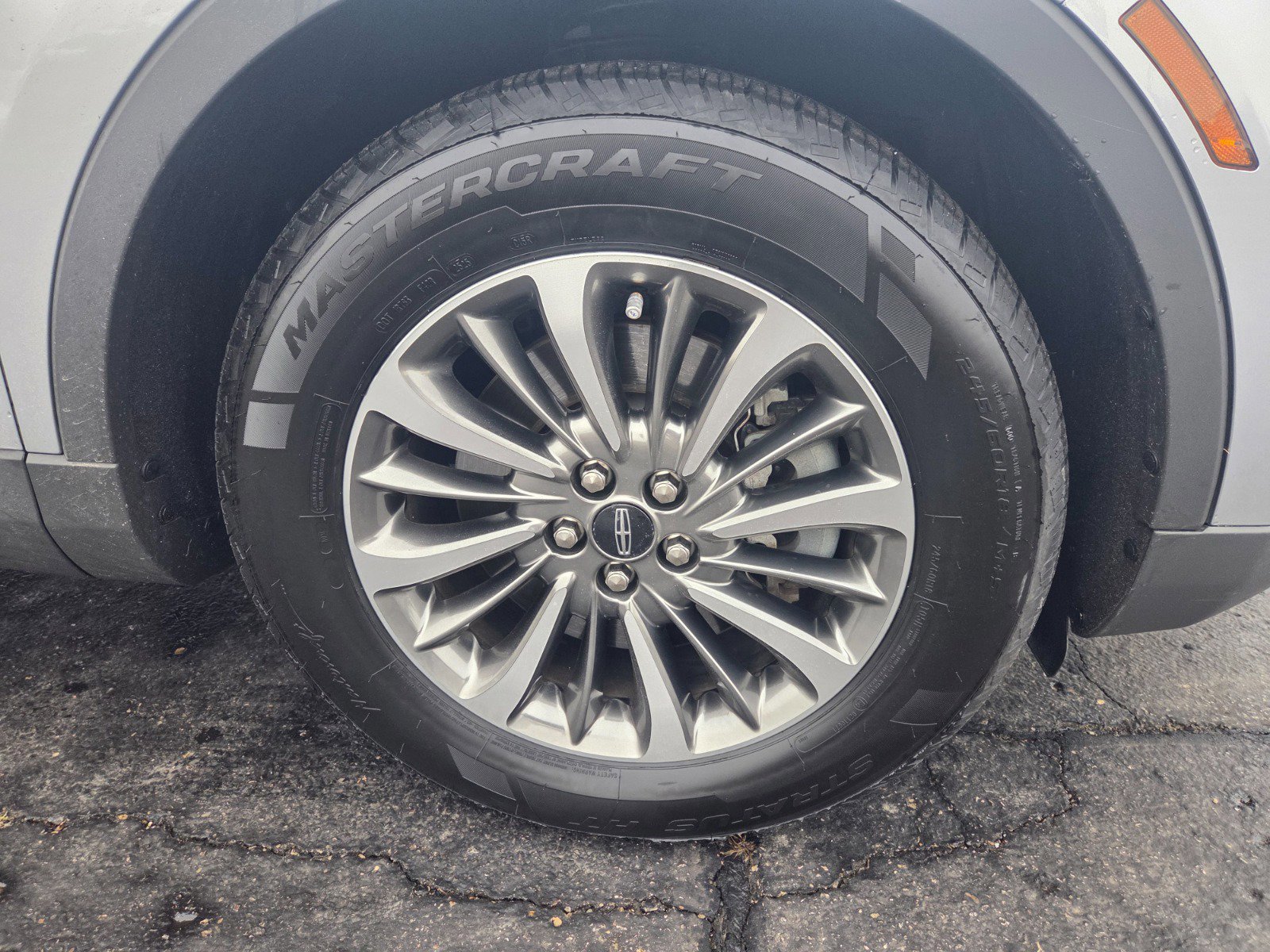 Used 2020 Lincoln Nautilus Premier w/ Equipment Group 101A image 23