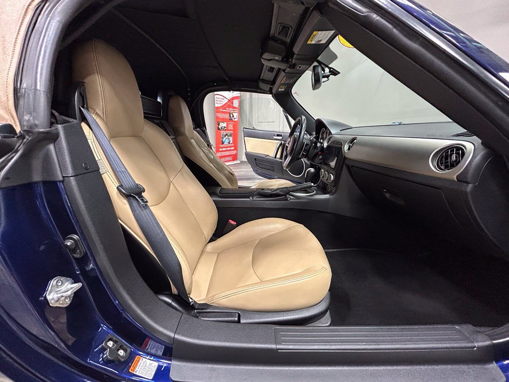 Used 2009 MAZDA MX-5 Miata Grand Touring RWD image 38