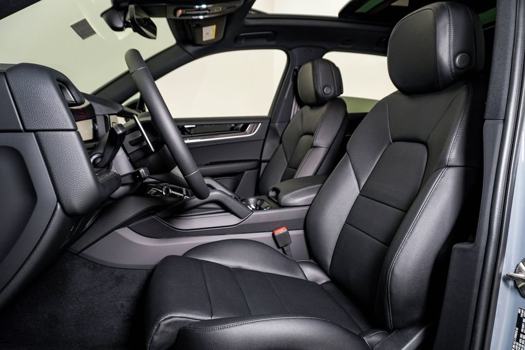 New 2026 Porsche Cayenne AWD/4WD image 5
