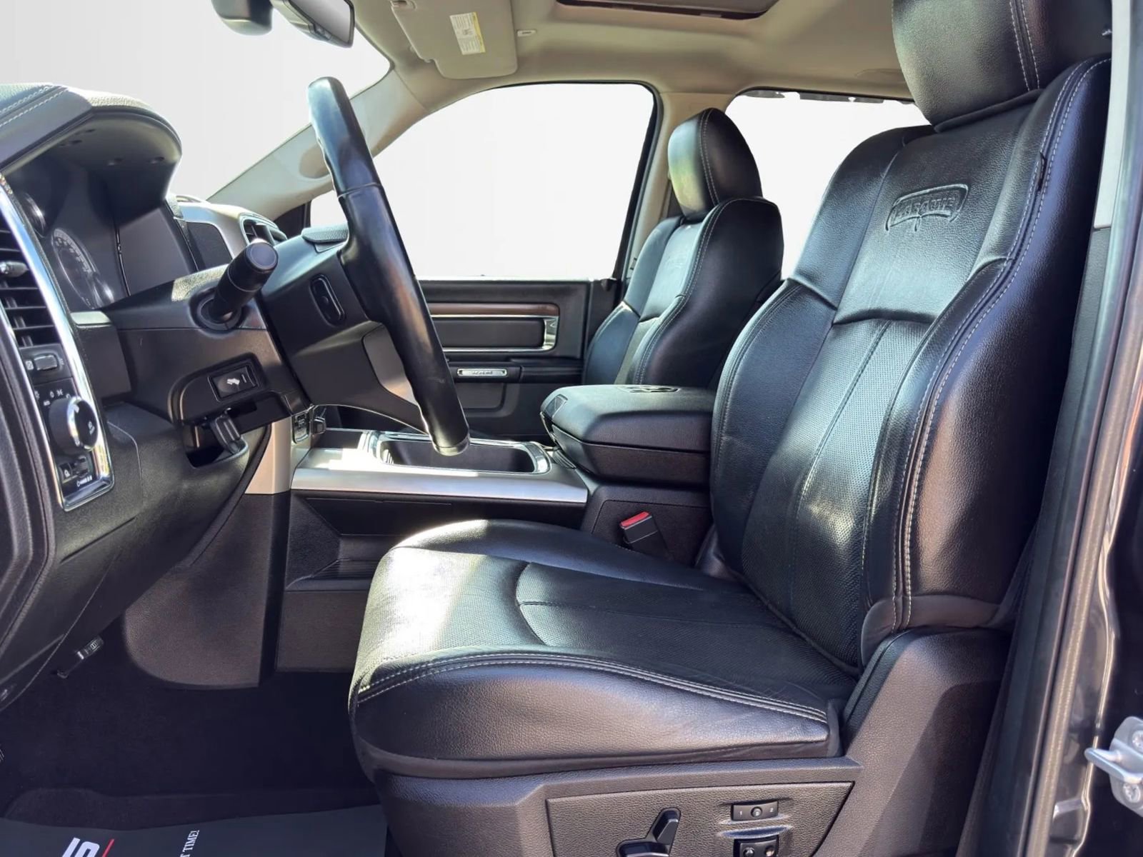 Used 2018 RAM 1500 Laramie w/ Convenience Group image 10