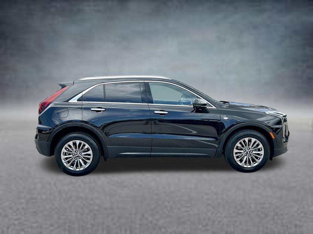 Used 2025 Cadillac XT4 Premium Luxury FWD image 4