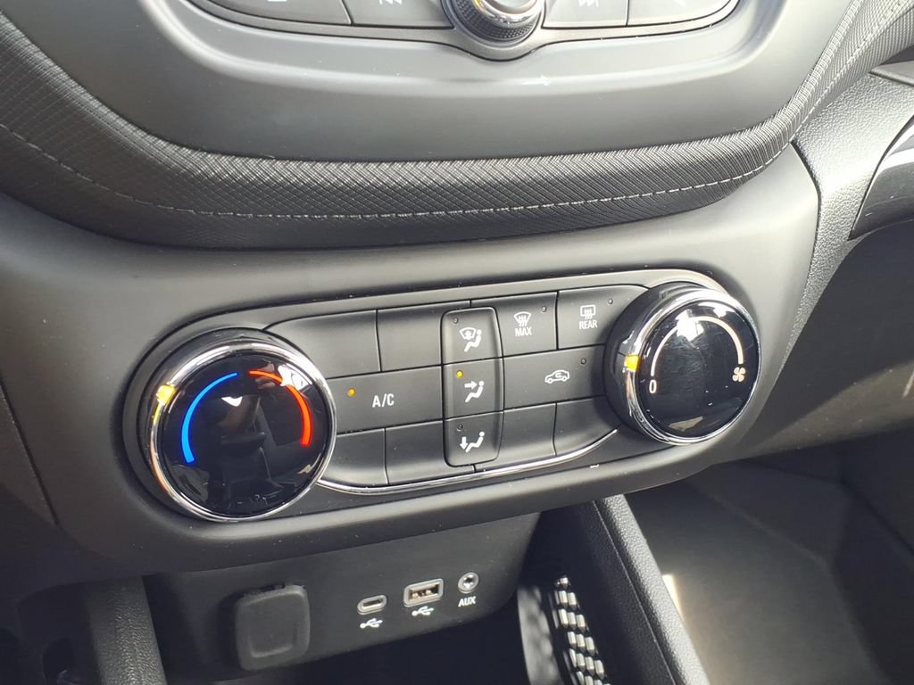 Used 2023 Chevrolet TrailBlazer LS FWD image 18