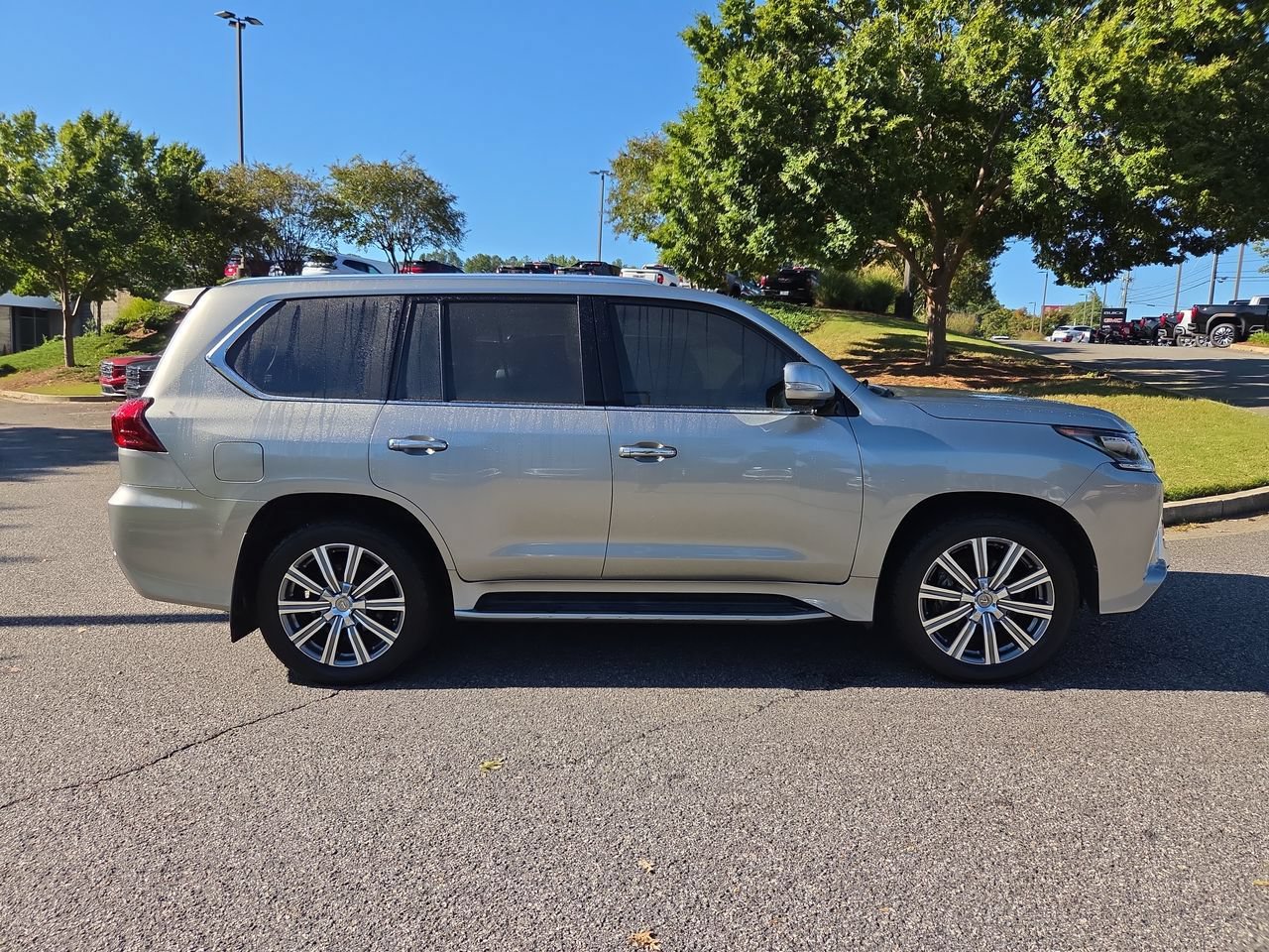 Used 2017 Lexus LX 570 4WD w/ Luxury Package image 9
