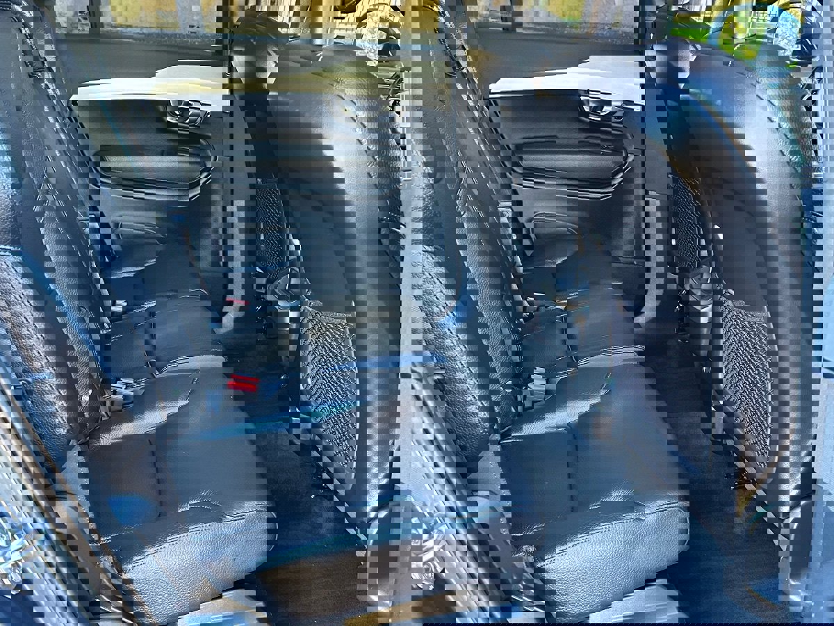 Used 2018 Volvo XC90 T5 Momentum w/ Convenience Package image 19