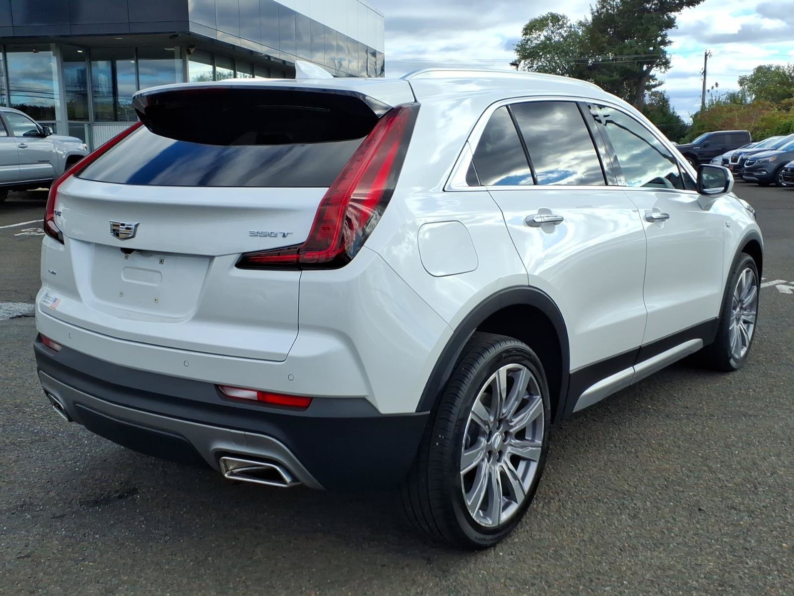 Used 2021 Cadillac XT4 Premium Luxury AWD/4WD image 3