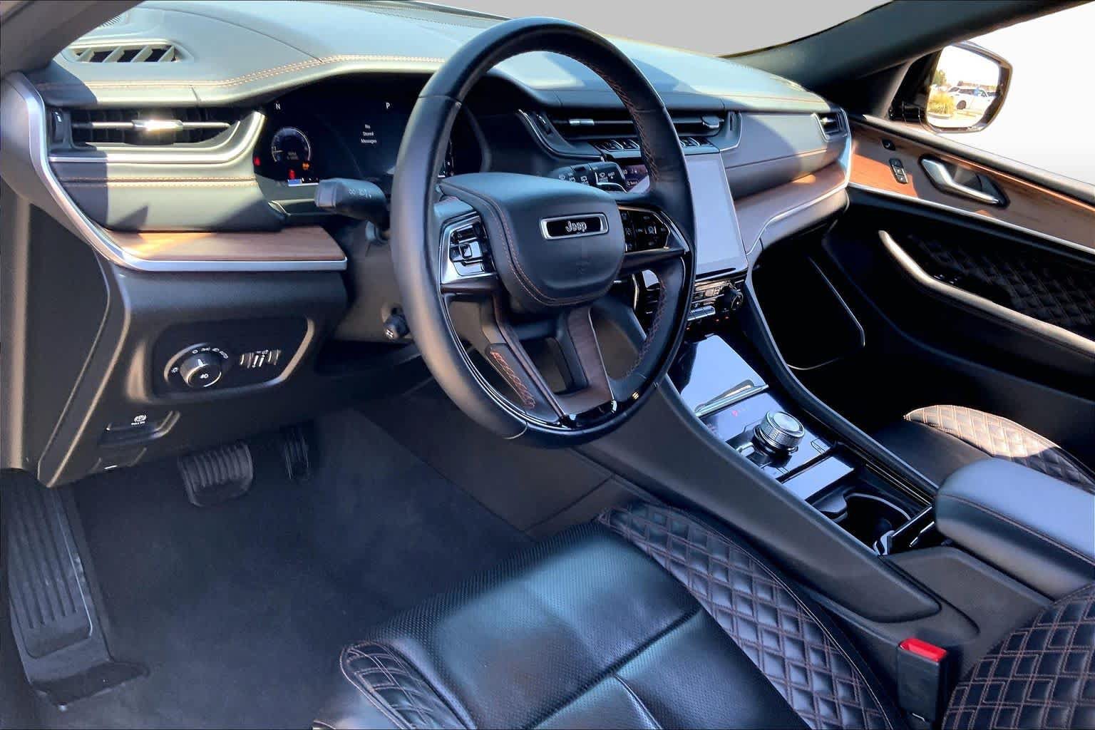 Used 2021 Jeep Grand Cherokee L Summit w/ Luxury Tech Group V AWD/4WD image 17