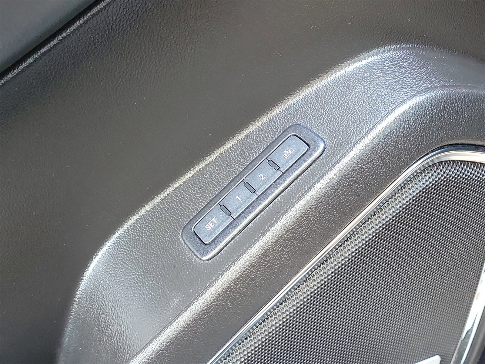 Used 2017 GMC Yukon Denali w/ Open Road Package image 32