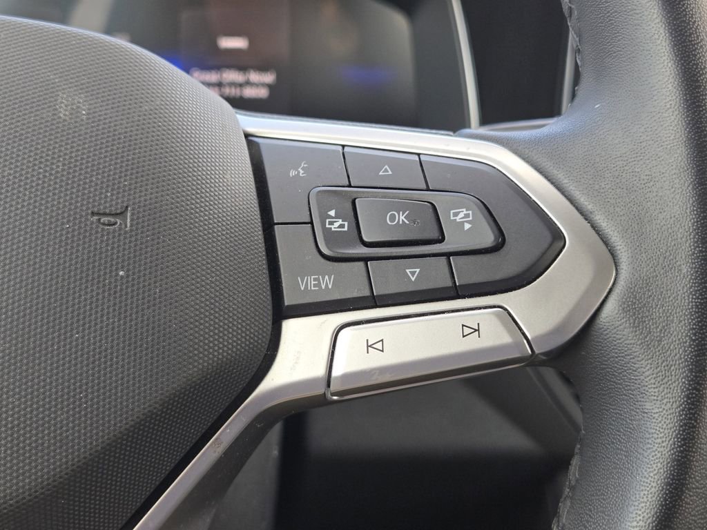 Used 2025 Volkswagen Jetta SE w/ Black Wheel Package image 29