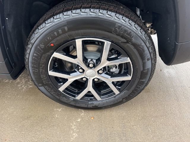 New 2025 Jeep Grand Cherokee Limited w/ Trailer Tow Package image 9