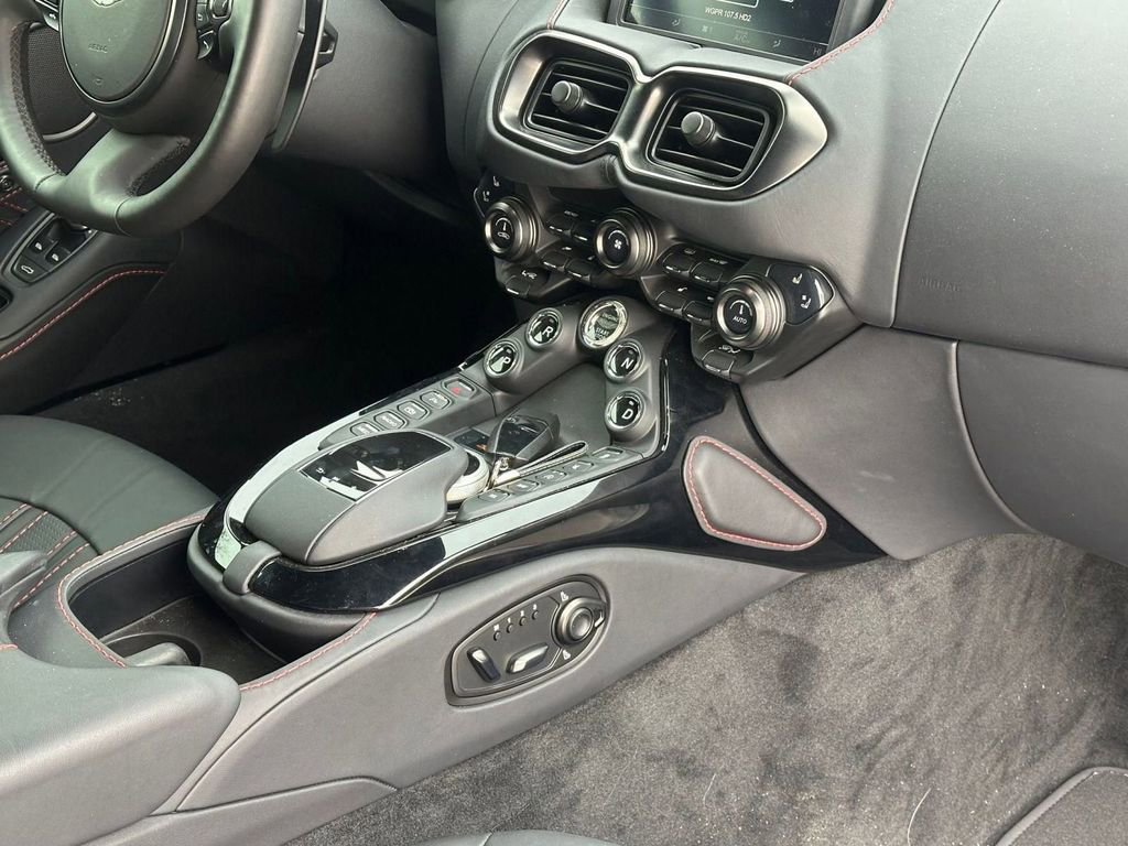 Used 2022 Aston Martin V8 Vantage Roadster image 16