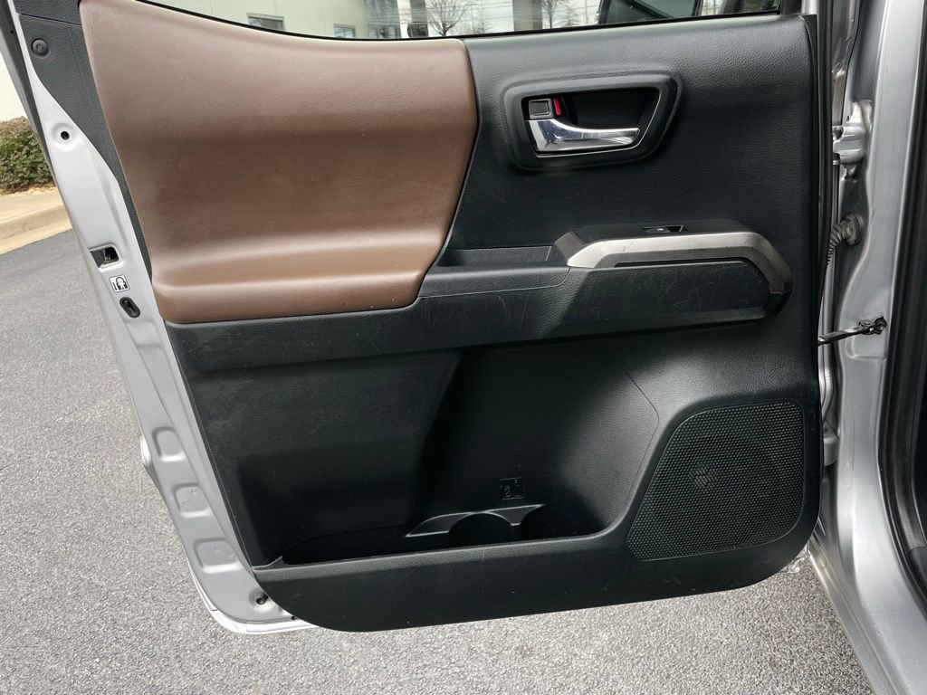 Used 2017 Toyota Tacoma Limited w/ Tow Package image 39