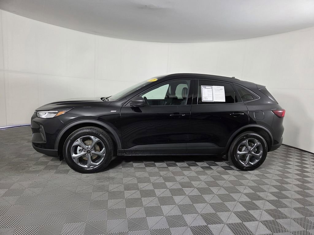 Used 2025 Ford Escape ST-Line image 8