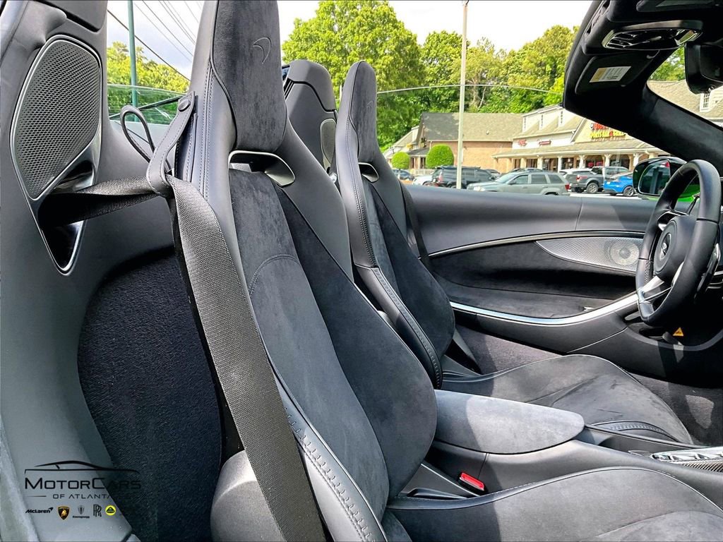 Used 2025 McLaren Artura Spider RWD image 9